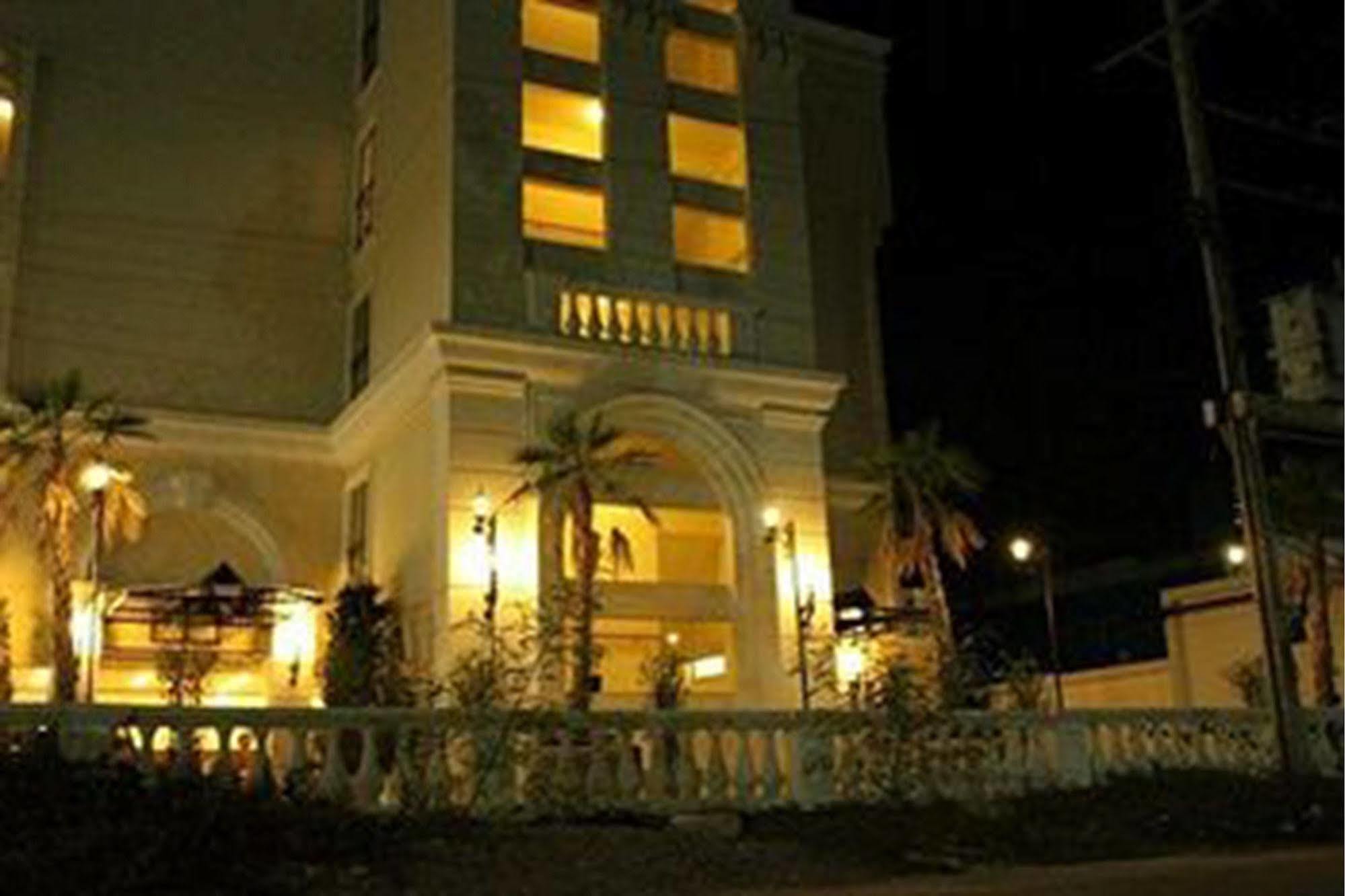 Rafael And Mansion Bangkok